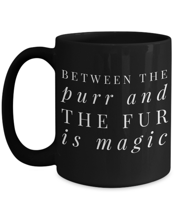 Mug Between the purr is magic - Black Mug